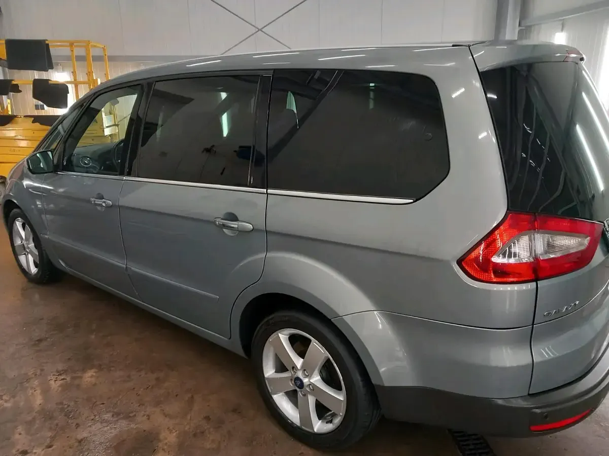 Gebraucht Ford Galaxy 140 PS (102 kW) 2009 Grün Van / Kleinbus