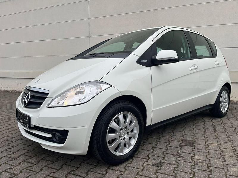 Gebraucht Mercedes A160 Classic 95 PS (69 kW) 2012 Calcitweiss  unilack Limousine