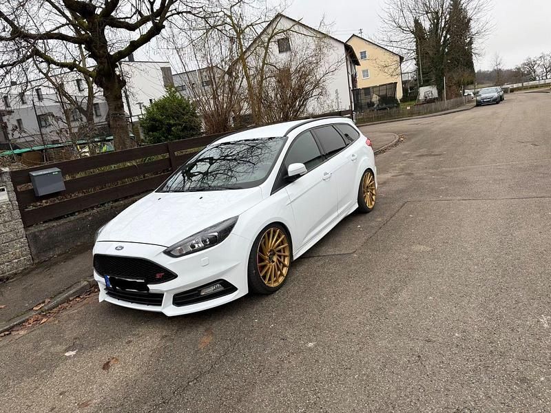 Gebraucht Ford Focus ST 250 PS (183 kW) 2016 Weiß Kombi