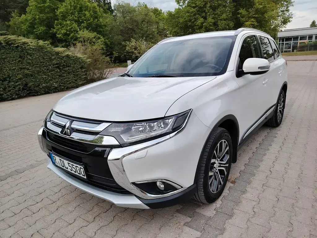 Gebraucht Mitsubishi Outlander Top 150 PS (110 kW) 2017 Weiß SUV