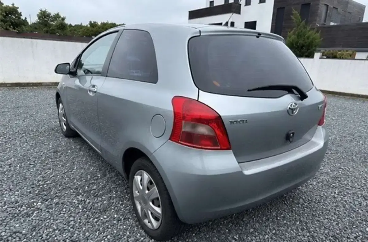Gebraucht Toyota Yaris Sol 69 PS (50 kW) 2006 Medium silver metallic Kleinwagen