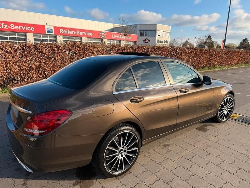 Gebraucht Mercedes C180 156 PS (114 kW) 2014 Braun Limousine
