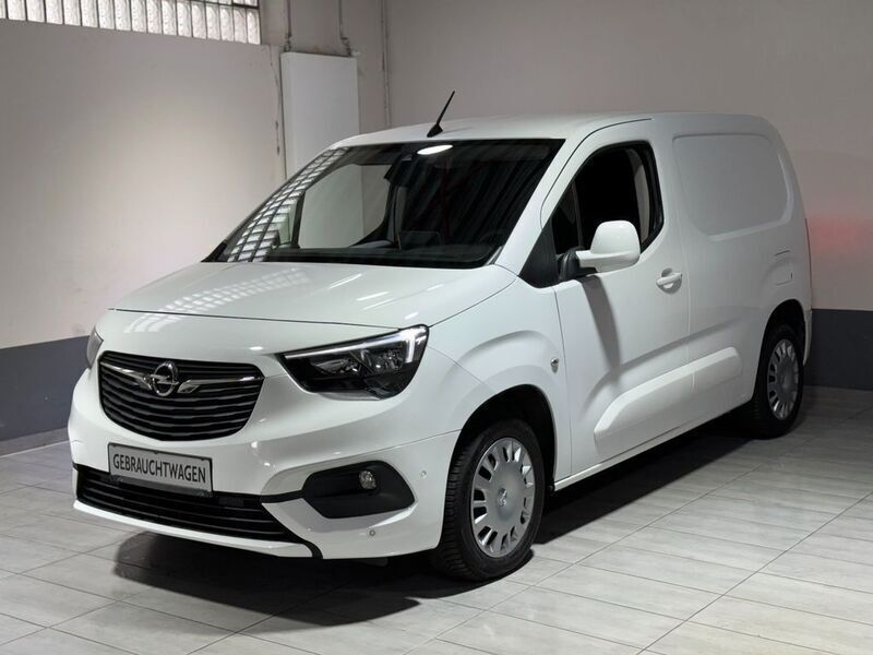 Gebraucht Opel Combo Edition 131 PS (96 kW) 2019 Weiß Van / Kleinbus
