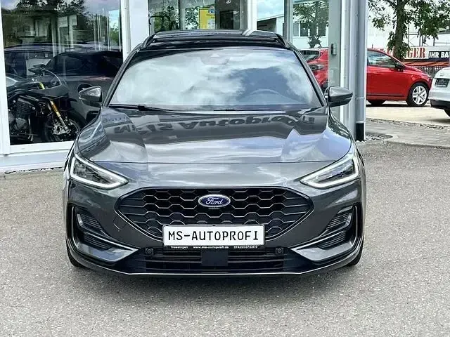 Gebraucht Ford Focus ST-Line X 155 PS (114 kW) 2024 Grau Limousine