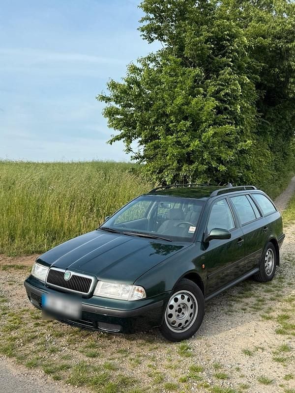 Grün Gebraucht 2000 Skoda Octavia Kombi | 2.000 € - Bild 1/3