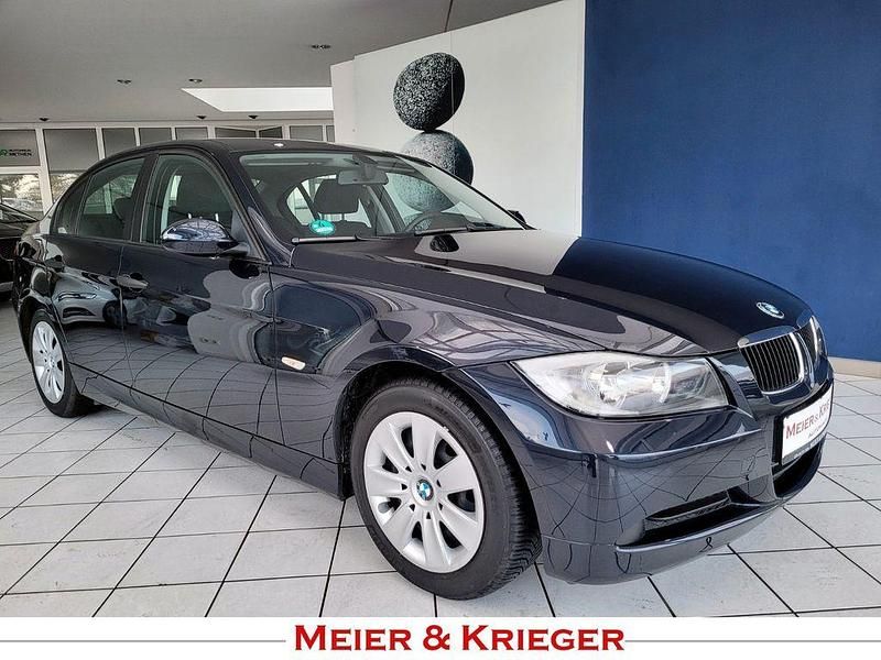 Blau Gebraucht 2005 BMW 320 Limousine | 7.800 € (Teuer) - Bild 1/4