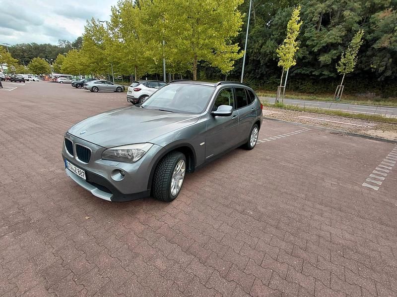 Grau Gebraucht 2012 BMW X1 SUV | 9.000 € (Guter Preis) - Bild 1/4