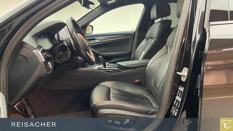 Gebraucht BMW M550 Efficient Dynamics 530 PS (389 kW) 2023 Saphirschwarz metallic Limousine