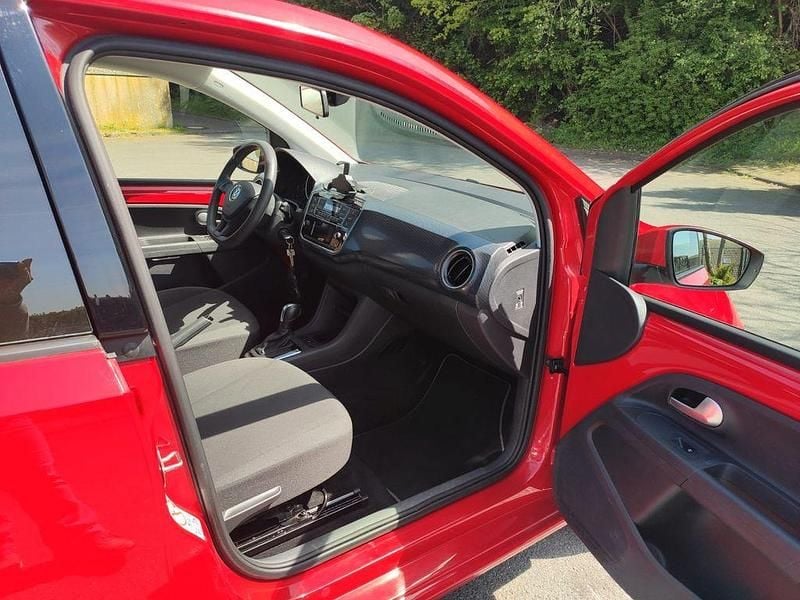 Second-hand VW e-up! 61 kW (83 CP) 2021 Roșu Hatchback