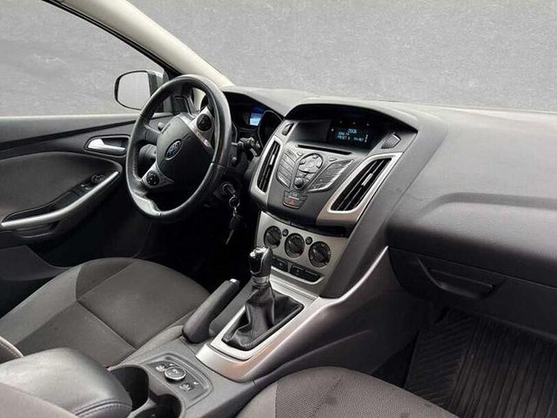 Gebraucht Ford Focus Trend 101 PS (74 kW) 2014 Braun (brisbanebraun metallic) Limousine