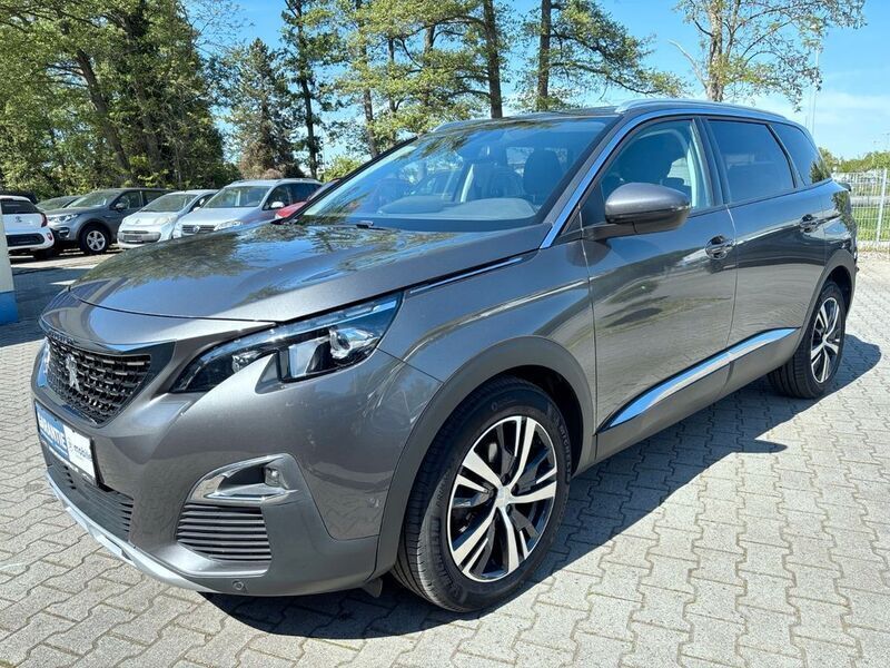 Grau Gebraucht 2017 Peugeot 5008 Allure Van / Kleinbus | 18.900 € (Fairer Preis) - Bild 1/4