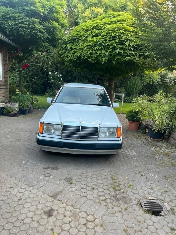 Weiß Gebraucht 1991 Mercedes E250 Limousine | 7.500 € - Bild 1/4