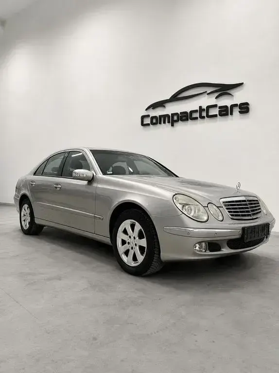Gebraucht Mercedes E220 150 PS (110 kW) 2004 Silber Limousine