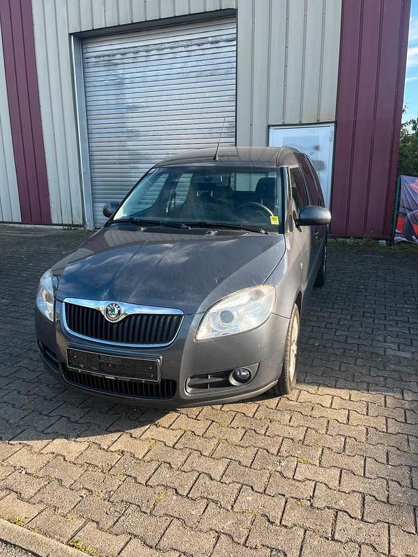 Grau Gebraucht 2009 Skoda Roomster Kombi | 7.250 € (Teuer) - Bild 1/4
