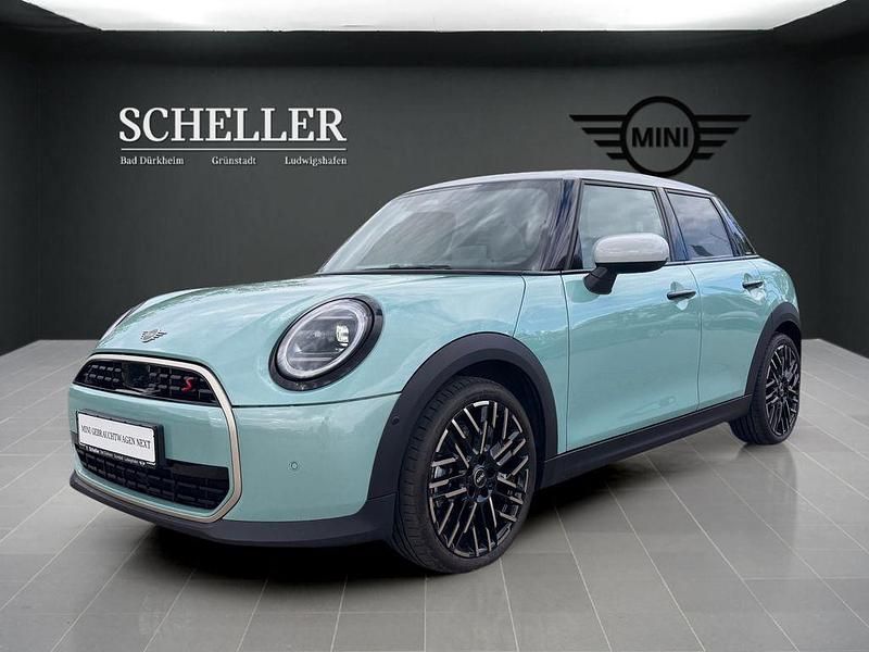 Second-hand Mini Cooper S Favoured 204 CP (150 kW) 2024 Verde Hatchback