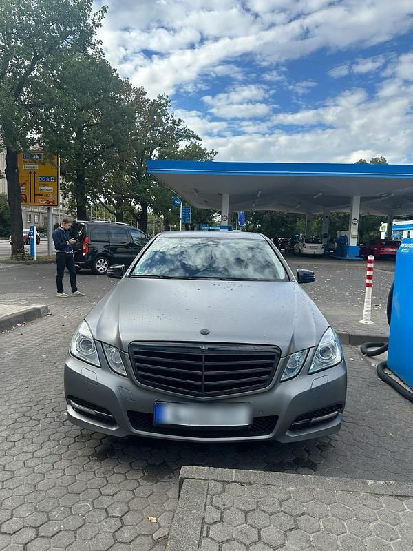 Gebraucht Mercedes E200 Avantgarde 184 PS (135 kW) 2012 Grau Limousine