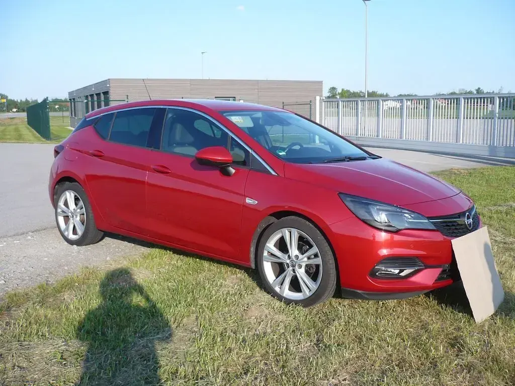 Gebraucht Opel Astra Elegance 131 PS (96 kW) 2020 Rot Limousine