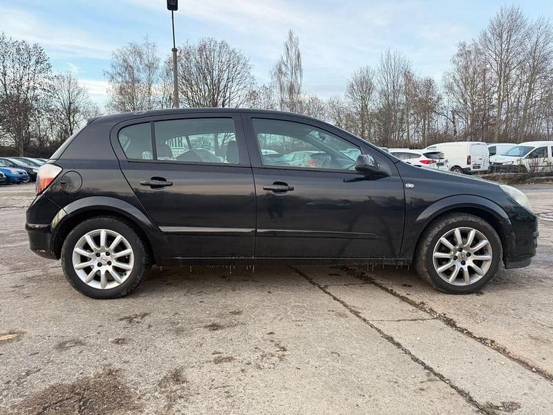 Gebraucht Opel Astra Edition 105 PS (77 kW) 2005 Schwarz Limousine