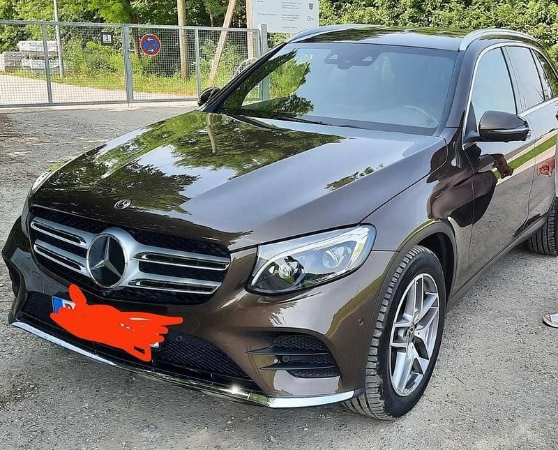 Braun Gebraucht 2017 Mercedes GLC250 AMG line SUV | 25.500 € (Guter Preis) - Bild 1/4