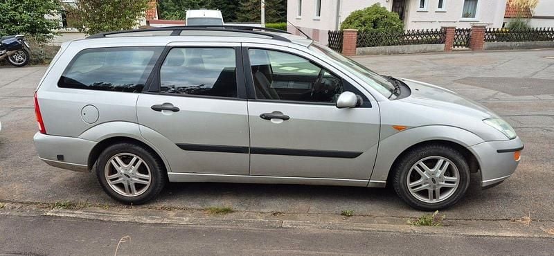 Silber Gebraucht 2001 Ford Focus Kombi | 500 € (Fairer Preis) - Bild 1/3