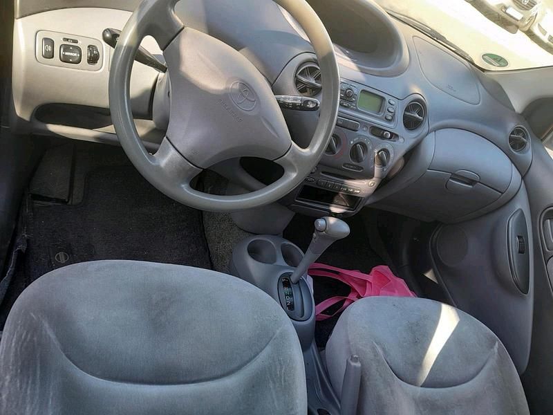 Gebraucht Toyota Yaris 65 PS (47 kW) 2001 Blau Kleinwagen