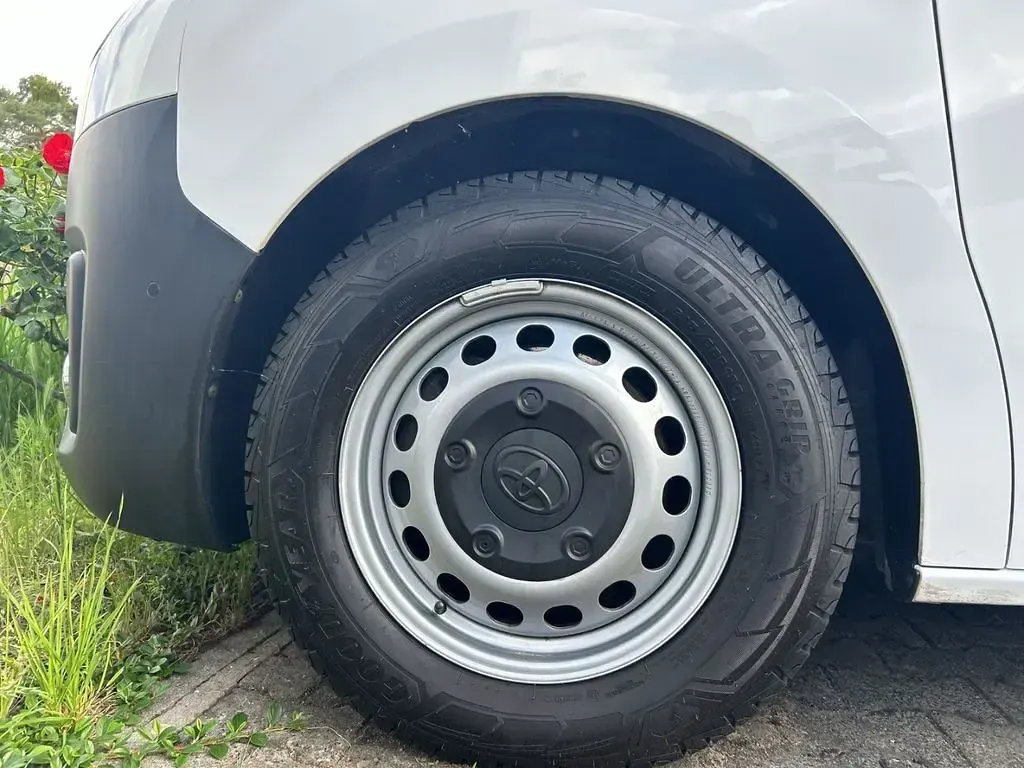 Gebraucht Toyota Proace Plus 122 PS (89 kW) 2019 Schaumweiß Van / Kleinbus