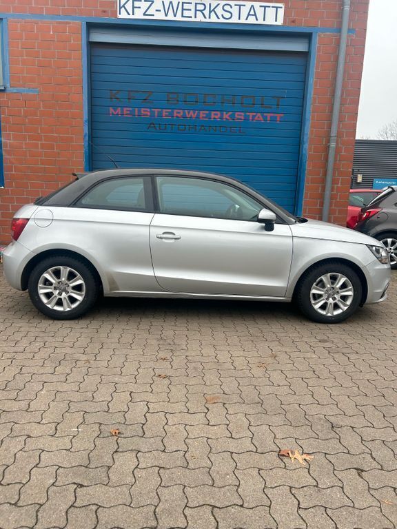 Silber Gebraucht 2011 Audi A1 Attraction Kleinwagen | 6.900 € (Etwas zu teuer) - Bild 1/4