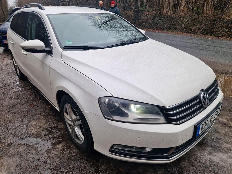 Gebraucht VW Passat Comfortline 160 PS (117 kW) 2012 Weiß Limousine