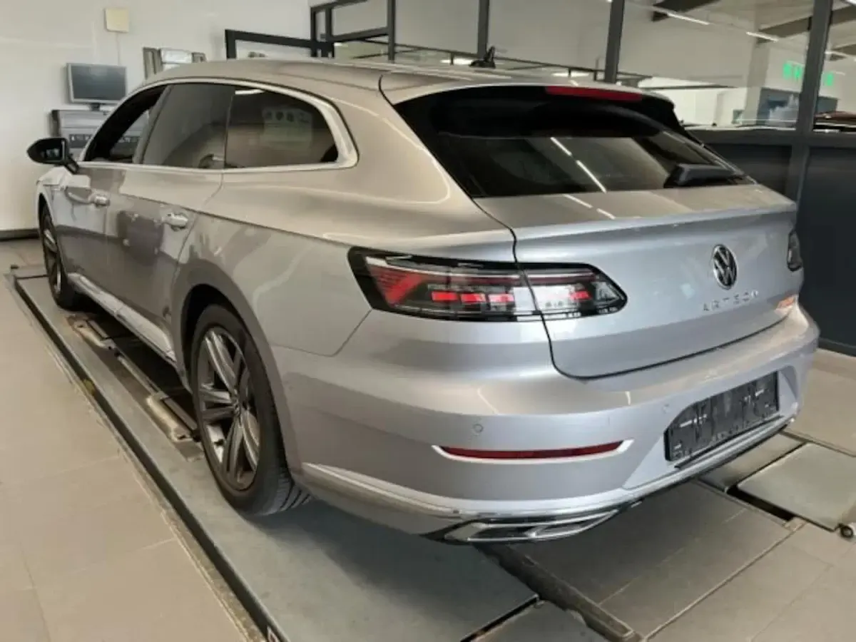 Gebraucht VW Arteon R-line 150 PS (110 kW) 2023 Pyritsilber metallic Coupé