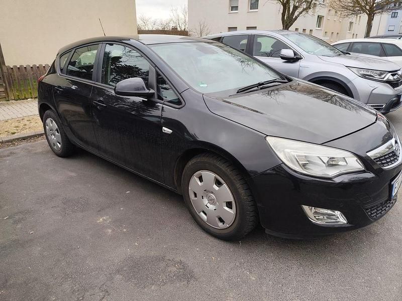 Gebraucht Opel Astra Selection 116 PS (85 kW) 2011 Schwarz Limousine