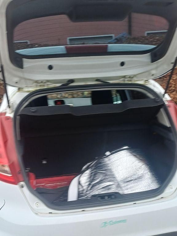 Gebraucht Ford Fiesta Titanium 82 PS (60 kW) 2012 Weiß Kleinwagen