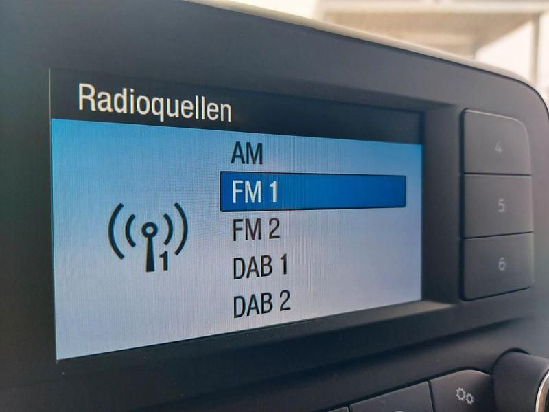 Gebraucht Ford Transit Trend 131 PS (96 kW) 2020 Weiß Van / Kleinbus