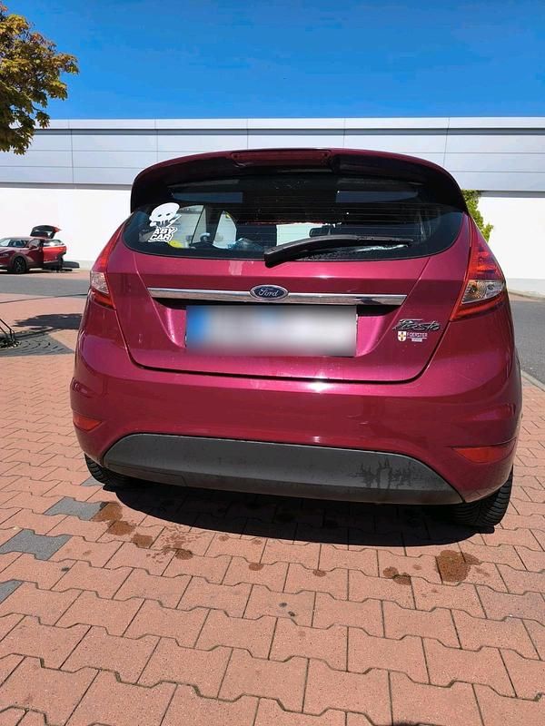 Używany Ford Fiesta Titanium 82 KM (60 kW) 2009 Czerwony Hatchback