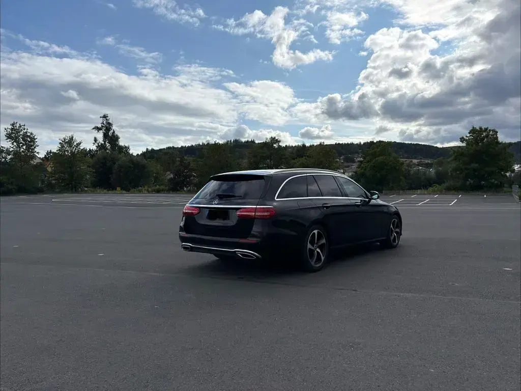 Gebraucht Mercedes E220 194 PS (142 kW) 2020 Schwarz Kombi