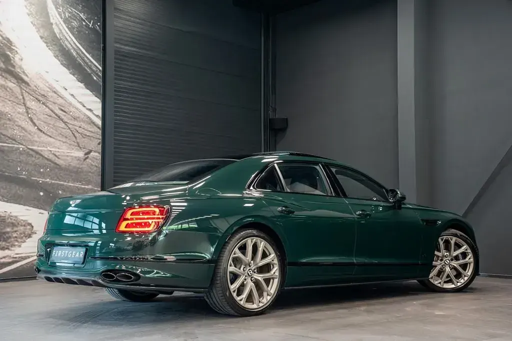 Gebraucht Bentley Flying Spur 544 PS (400 kW) 2023 Grün Limousine