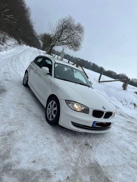 Gebraucht BMW 118 143 PS (105 kW) 2011 Weiß Kleinwagen