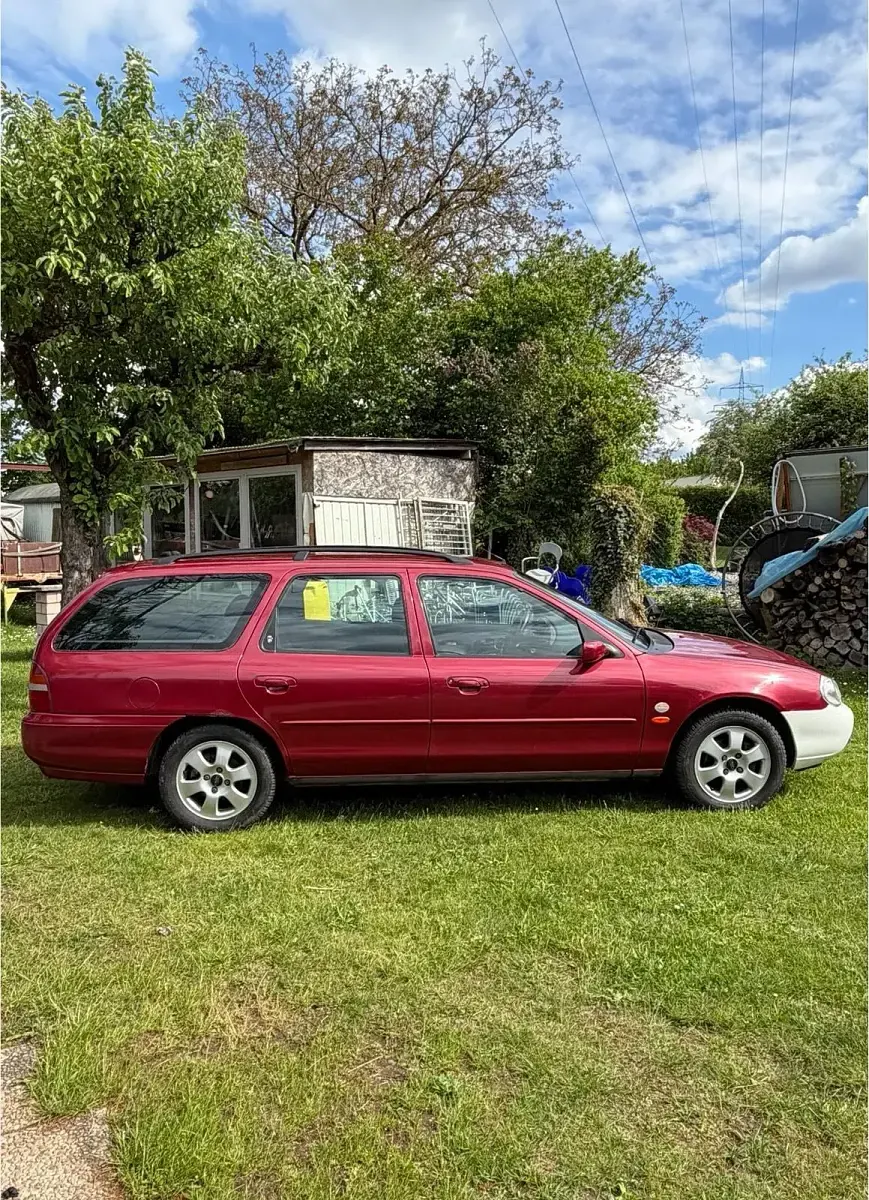 Usado Ford Mondeo 115 CV (84 kW) 1998 Rojo Familiar