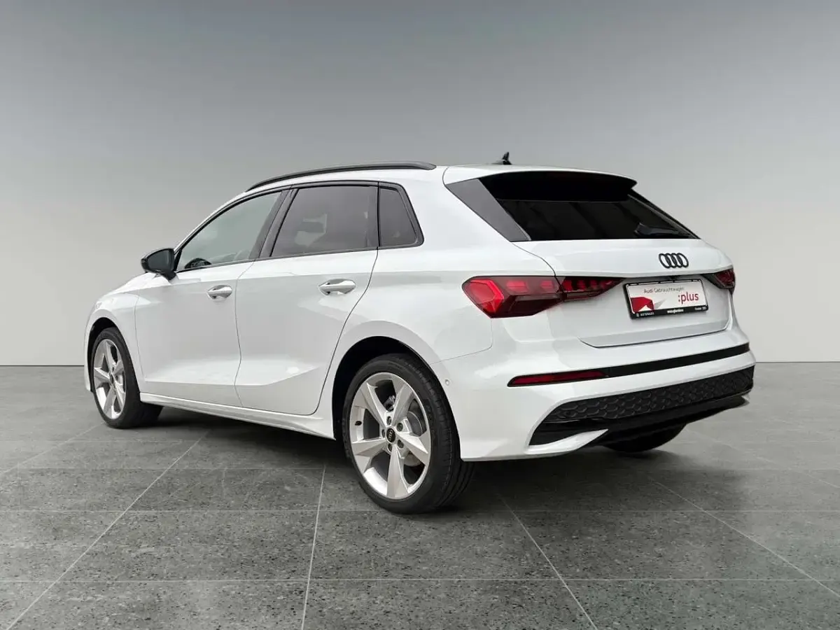 Gebraucht Audi A3 S-Line 116 PS (85 kW) 2026 Gletscherweiß metallic Limousine