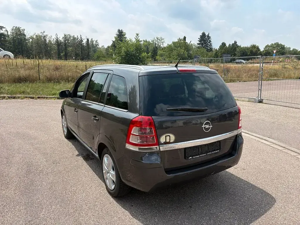 Gebraucht Opel Zafira Edition 125 PS (91 kW) 2011 Grau Van / Kleinbus