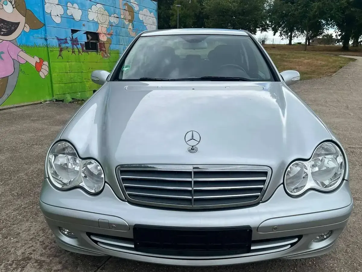 Gebraucht Mercedes C180 143 PS (105 kW) 2005 Iridiumsilber  metalliclack Limousine