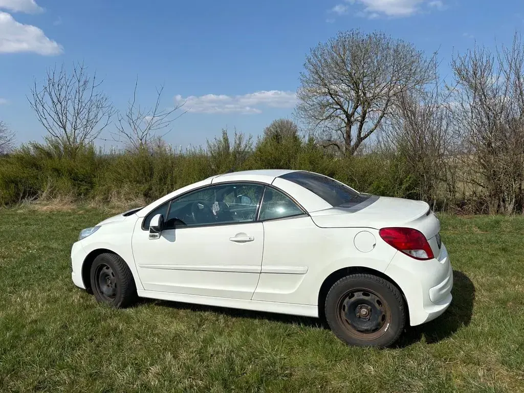 Gebraucht Peugeot 207 CC 120 PS (88 kW) 2014 Weiß Cabrio