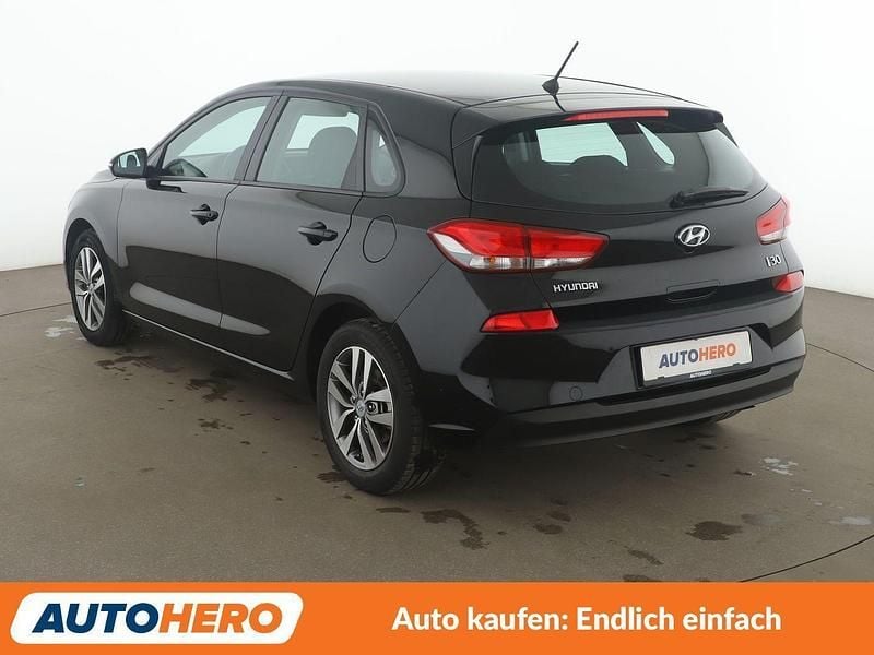 Gebraucht Hyundai i30 Trend 120 PS (88 kW) 2018 Schwarz Limousine