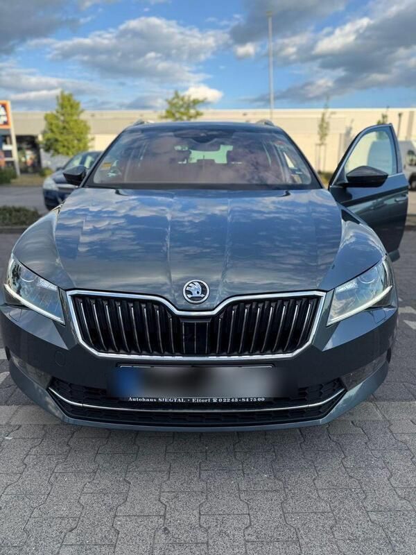 Braun Gebraucht 2016 Skoda Superb LAURIN & KLEMENT Kombi | 16.800 € (Fairer Preis) - Bild 1/4