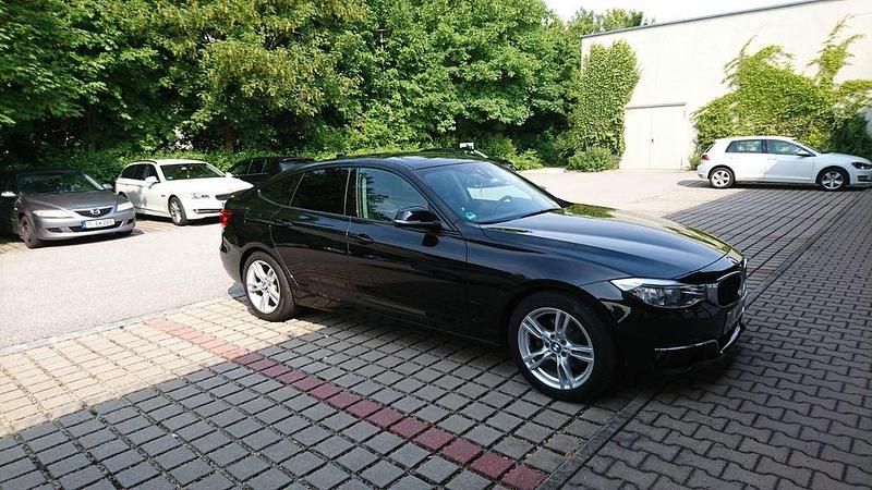 Gebraucht BMW 320 Gran Turismo Advantage 190 PS (139 kW) 2015 Schwarz Limousine