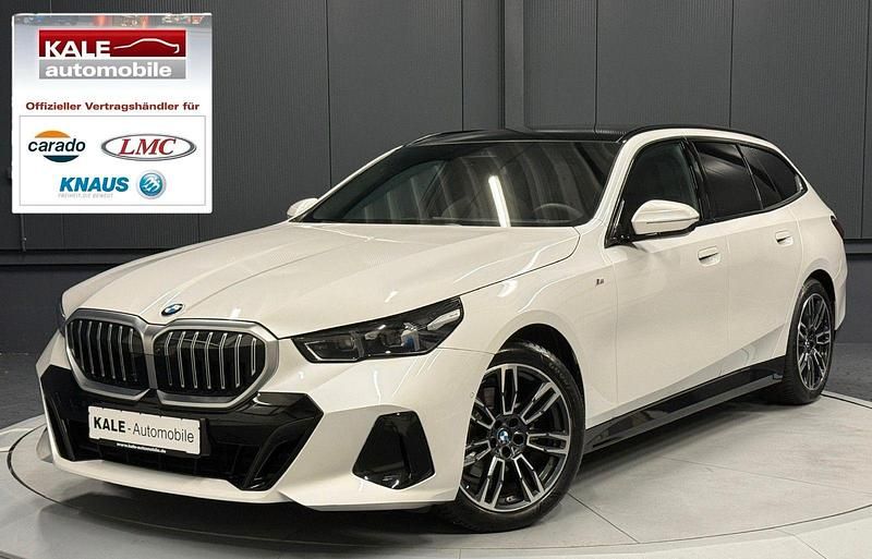 Mineralweiss metallic Gebraucht 2024 BMW 520 M Sport Kombi | 54.890 € (Etwas zu teuer) - Bild 1/4