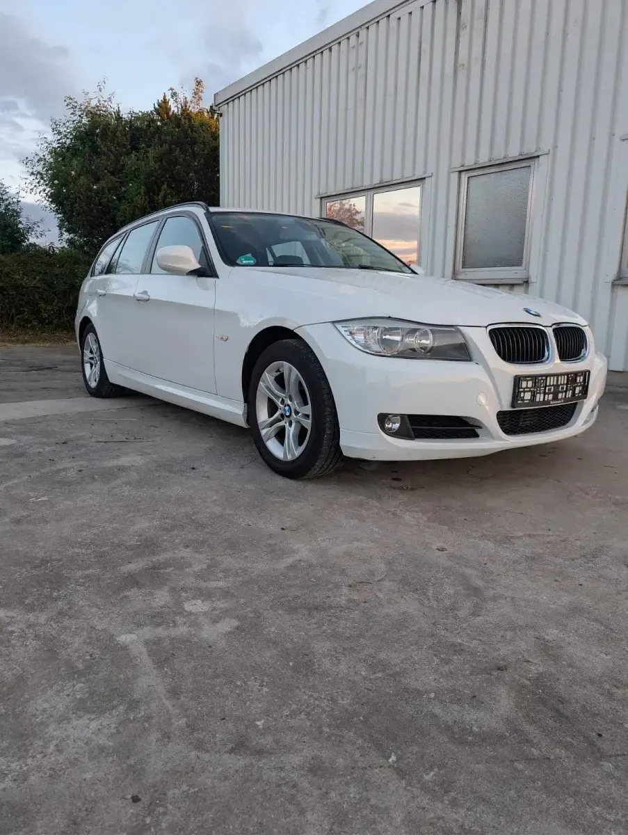 Gebraucht BMW 318 143 PS (105 kW) 2012 Weiß Kombi