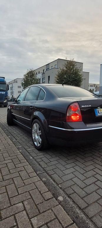 Blau Gebraucht 2001 VW Passat Executive Limousine | 2.850 € (Superpreis) - Bild 1/4