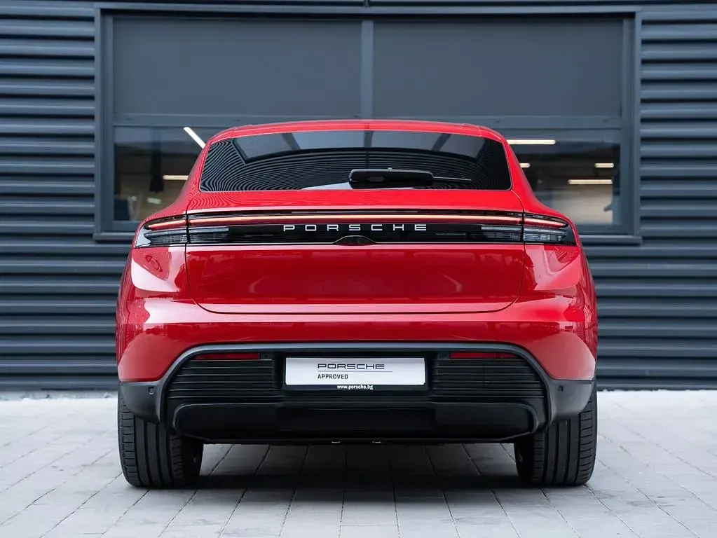 Gebraucht Porsche Macan 4 Electric 300 kW (408 PS) 2026 Rot SUV