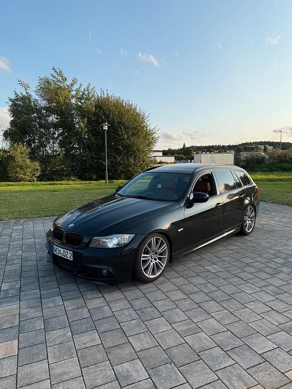 Schwarz Gebraucht 2010 BMW 330 Kombi | 6.499 € (Guter Preis) - Bild 1/4