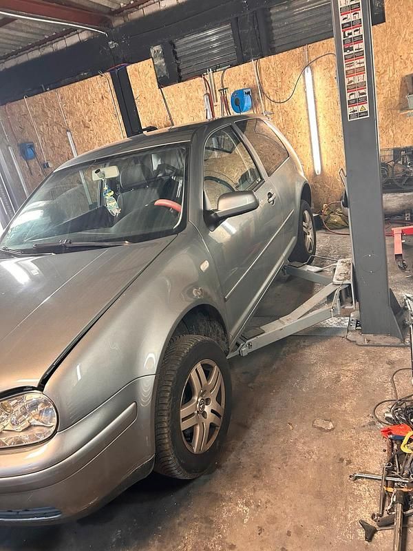 Gebraucht VW Golf IV 75 PS (55 kW) 2003 Grau Kleinwagen